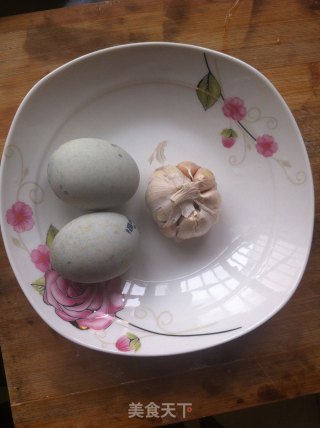 Minced Garlic Songhua Egg recipe