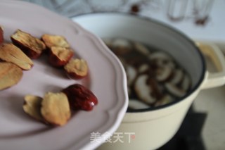 Stewed Chicken Feet with Red Dates recipe