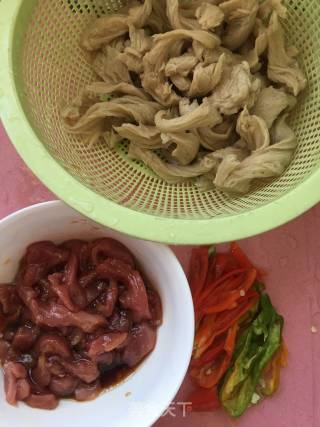 Stir-fried Shredded Pork with Water Gluten recipe