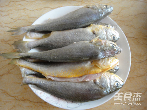 Sweet and Sour Yellow Croaker recipe