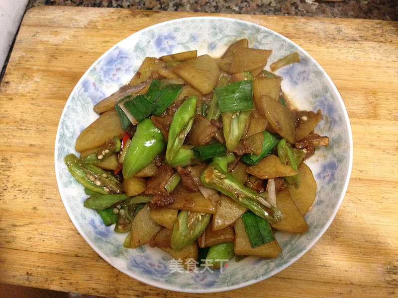 Stir-fried Potato Chips with Pork Belly recipe