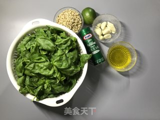 Homemade Pasta with Green Sauce (with Green Sauce Making Method) recipe