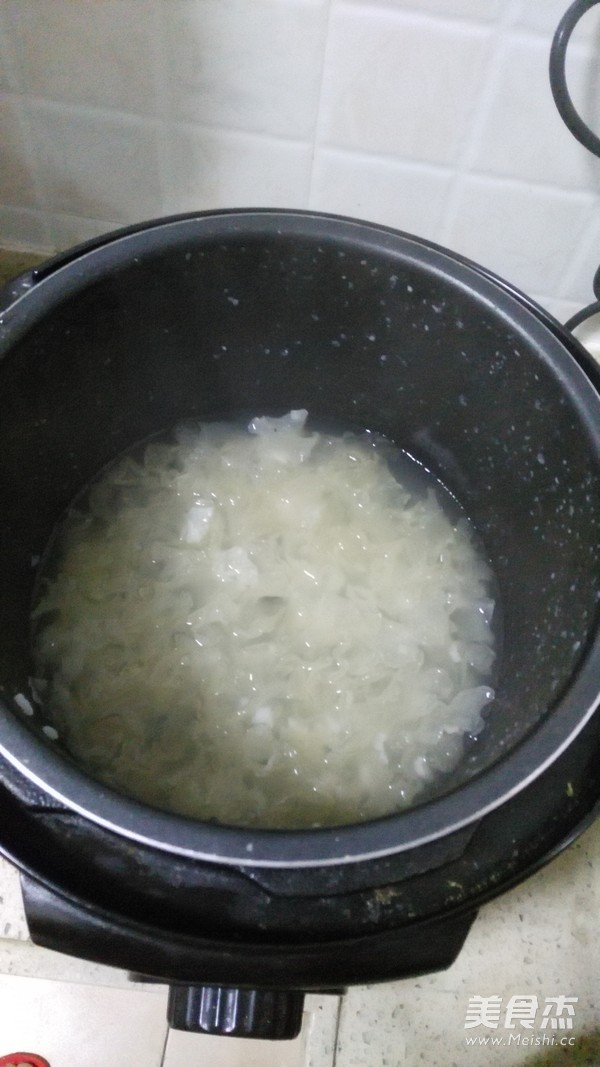 Peach Jelly, Purple Rice and Tremella Congee recipe