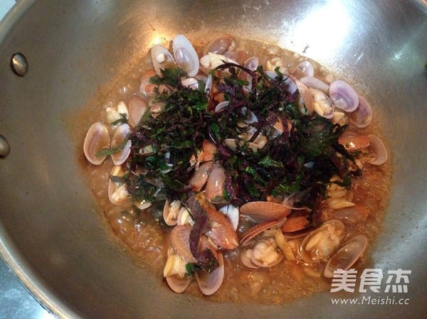 Stir-fried Clams with Leek recipe