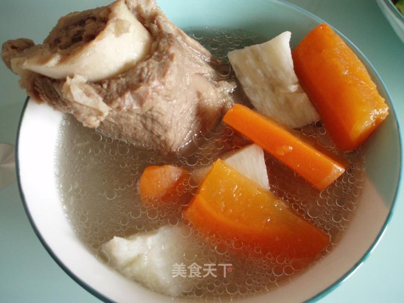 Yam, Carrot, Wolfberry and Pork Bone Soup recipe