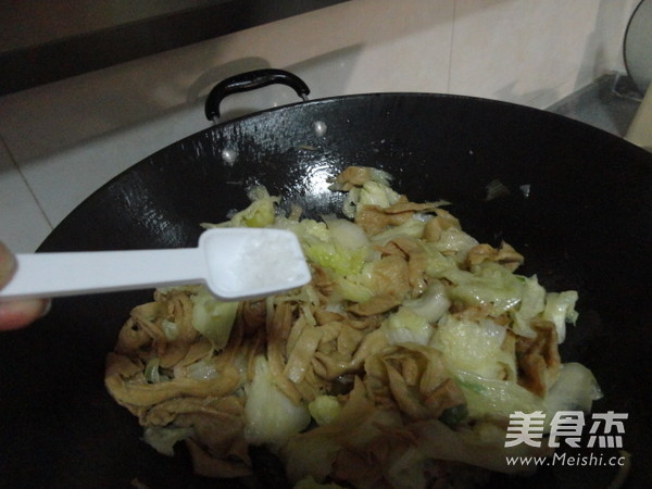 Stir-fried Cabbage with Vegetarian Meat recipe