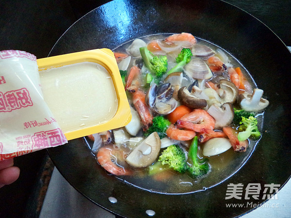 Braised Seafood with Milk Flavor recipe