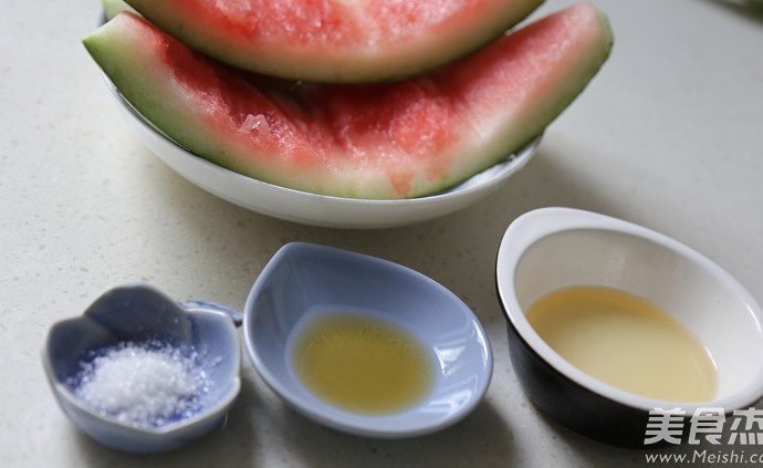 Watermelon Peel to Make A Sweet and Refreshing Dish recipe