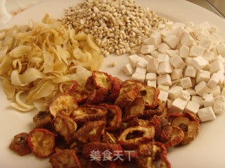 Hawthorn, Horseshoe and Poria Lean Meat Soup recipe