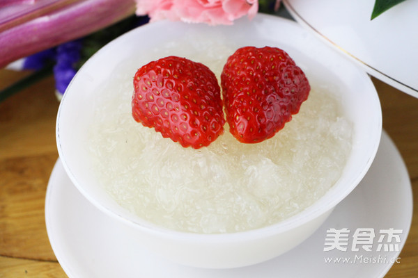 Strawberry Stewed Bird's Nest recipe