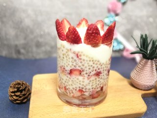 Strawberry Sago Mixed with Old Yogurt recipe