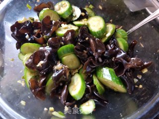 Cucumber Fungus Mixed with Arctic Shellfish recipe