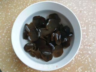 Fried Enoki Mushroom with Black Fungus recipe