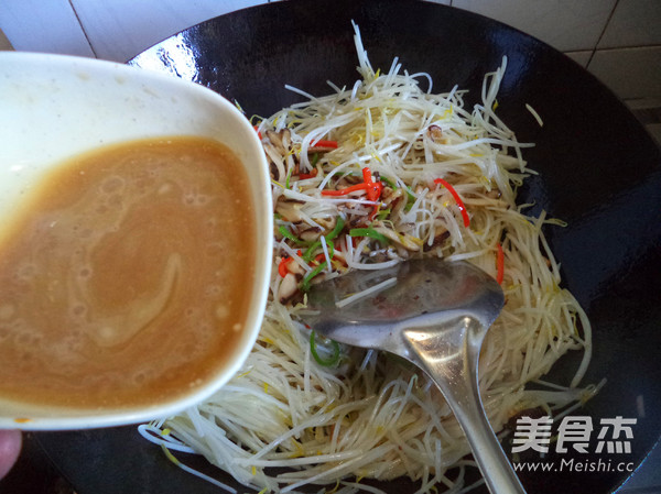 Stir-fried Silver Bud with Fresh Mushrooms recipe