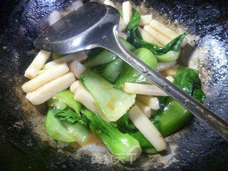 Stir-fried Rice Cake with Shacha Sauce and Green Vegetables recipe