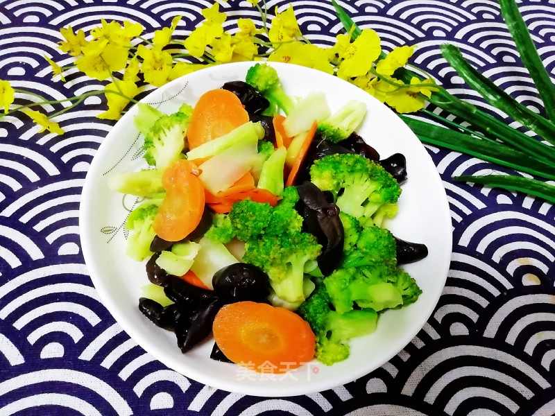Stir-fried Carrot Fungus with Broccoli recipe