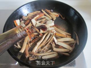 Stir-fried Dried Seeds with Celery, Tea and Mushrooms recipe