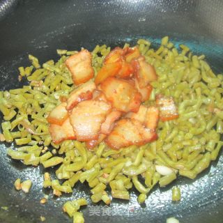 Stir-fried Bacon with Salted Beans recipe