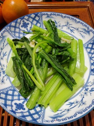 Stir-fried Chi Choy Heart with Garlic Slices recipe