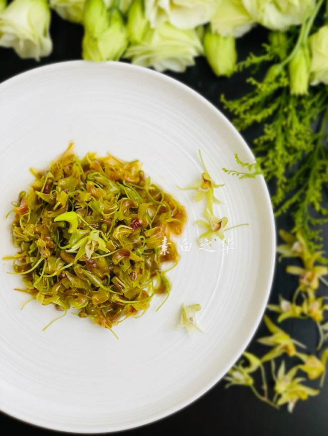 Pure Vegetarian Salad with Dendrobium Flowers recipe