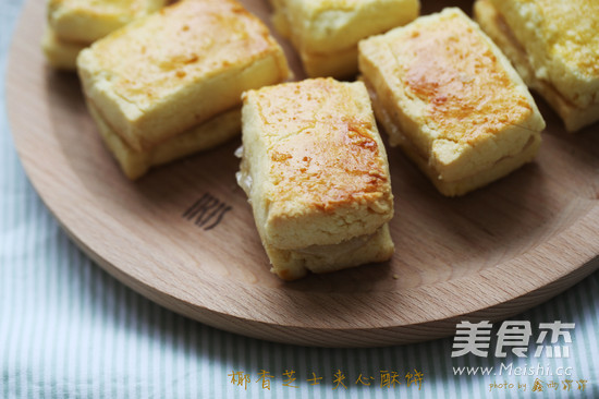 Coconut Cheese Sandwich Shortbread recipe