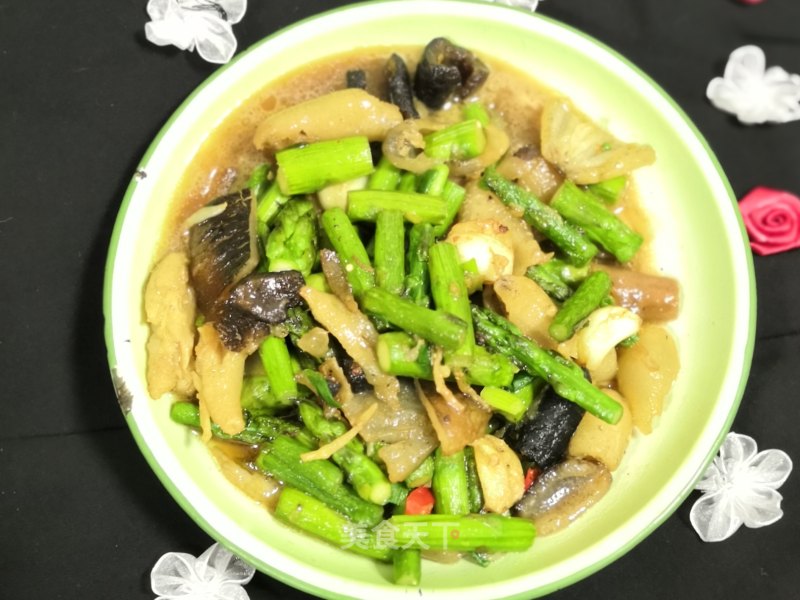 Stir-fried Asparagus with Sea Cucumber recipe