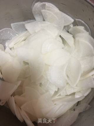 Serving Food-refreshing Radish recipe