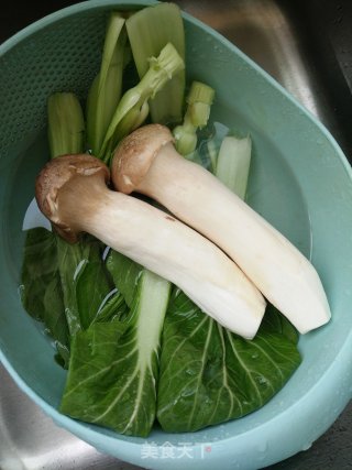 Stir-fried Rapeseed with Pleurotus Eryngii recipe