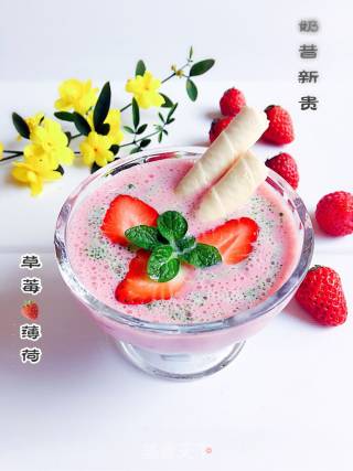 Mint Strawberry Milkshake recipe