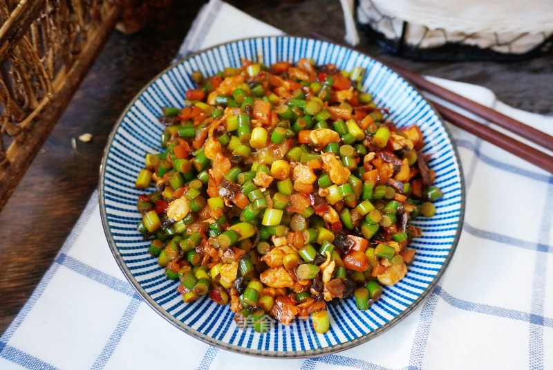 Stir-fried Three Dice with Garlic Stalks recipe