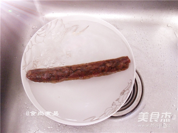 Stir-fried Sausage with Hang Pepper recipe