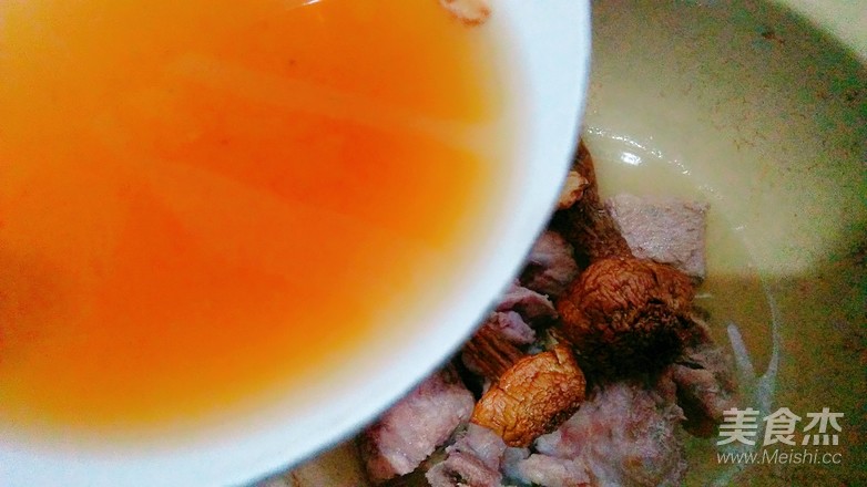 Spare Ribs and Matsutake Soup recipe