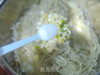 Vegetarian Stuffing is Also Delicious-fried Buns with Cabbage and Vermicelli recipe