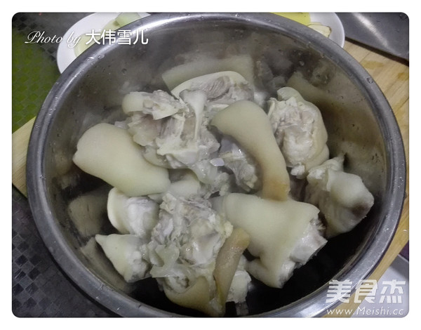 Xiaobai Version of Soy-flavored Pig Trotters recipe