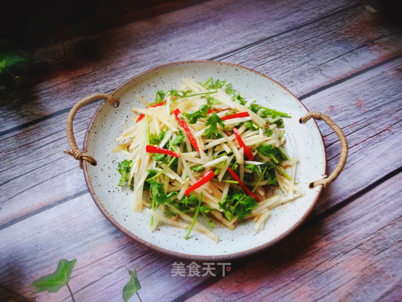 Coriander Mixed with Shredded White Radish recipe