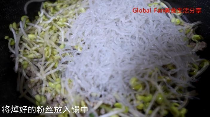 Soy Bean Sprouts Fried Noodles recipe