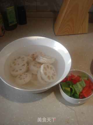 The Dragon's Head is Up————roasted Chicken with Lotus Root and Lotus Root recipe