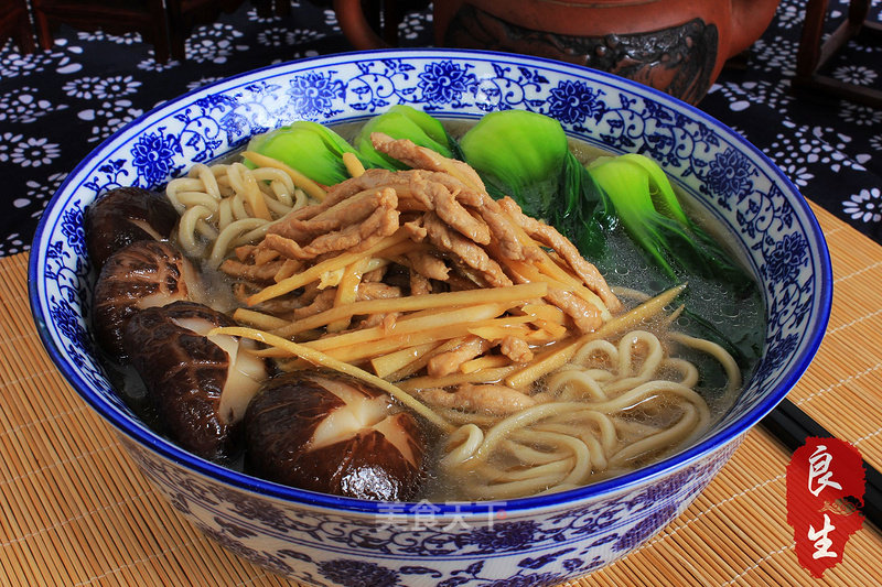 Midpoint Legend—shredded Pork Noodles with Vegetables recipe