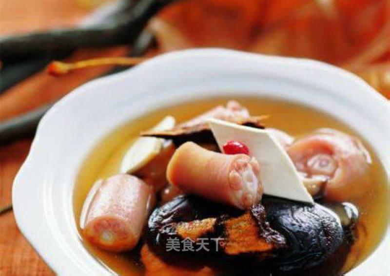 Pig's Tail, Lotus Seed and Red Date Soup recipe