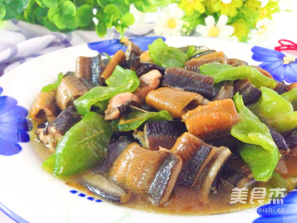 Stir-fried Sliced Eel with Green Pepper recipe