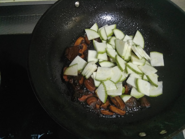 Zucchini Pork and Grilled Shiitake Mushrooms recipe