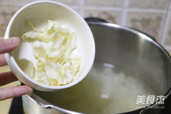 Lotus Seed Lily White Fungus Soup recipe