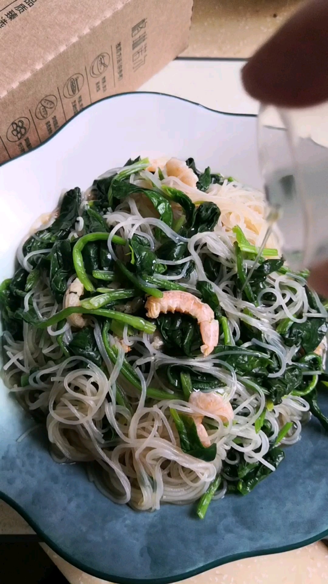 Appetizing and Refreshing Spinach Mixed with Vermicelli recipe