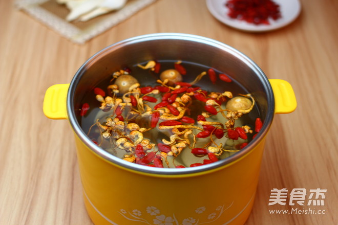 Guangdong Old Fire Soup-cordyceps Flower Scallop Corn Soup recipe