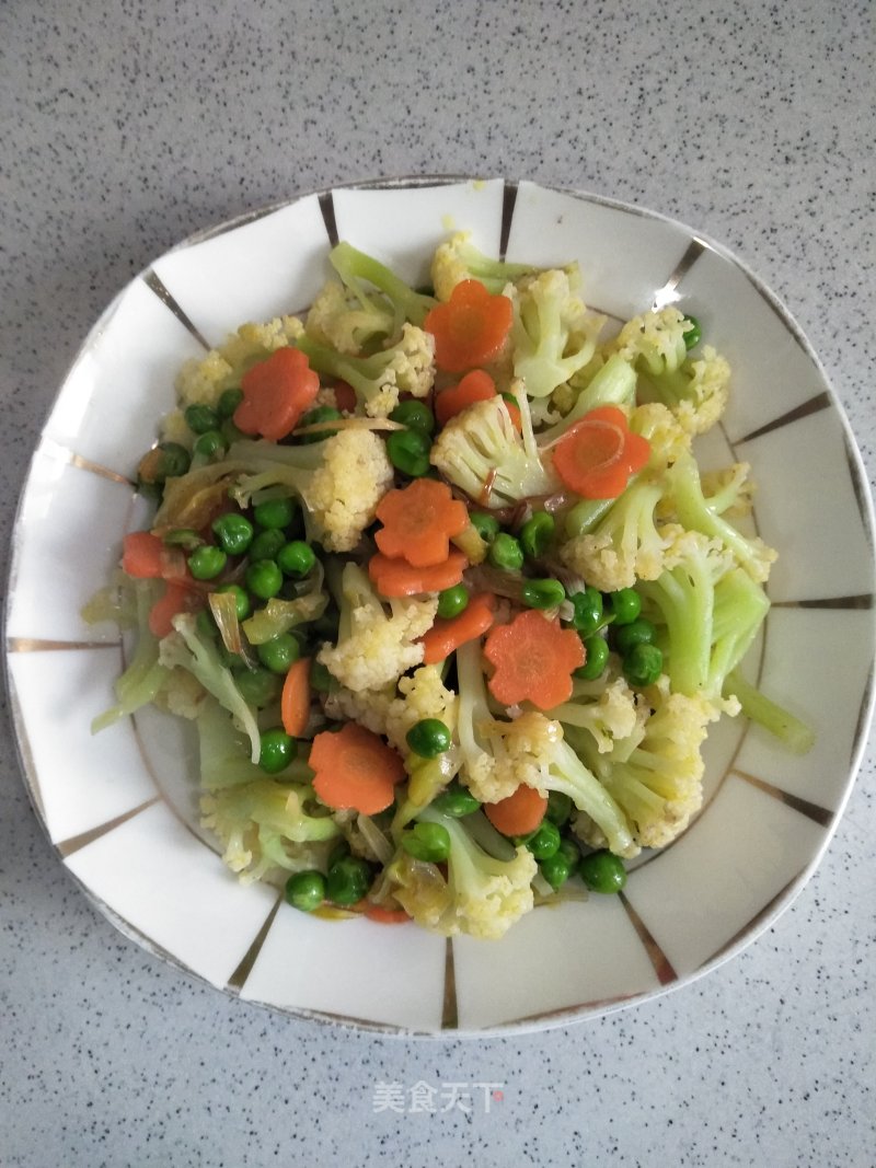Stir-fried Cauliflower with Peas recipe