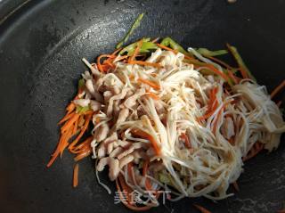 Stir-fried Shredded Pork with Enoki Mushroom recipe