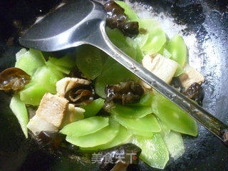 Fried Lettuce with Sliced Pork and Black Fungus recipe