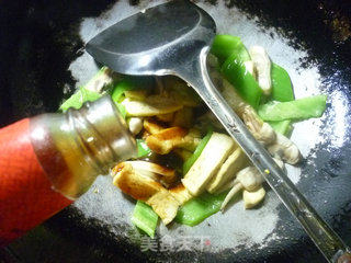 Stir-fried Tofu with Green Pepper Razor Clams recipe