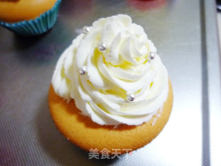 Yogurt Chiffon Cupcakes recipe