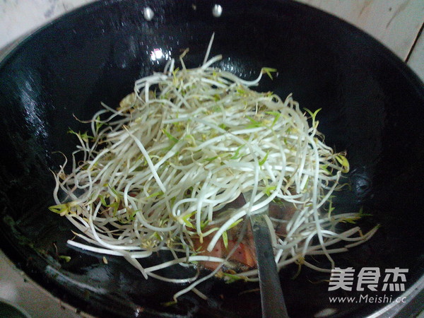 Stir-fried Meat Sausage with Bean Sprouts recipe